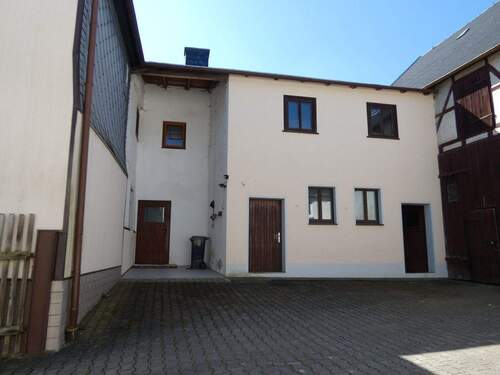 Verbindungsbau mit mehreren Eingängen zu Wirtschaftsräumen - 