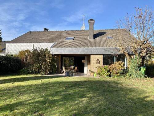 Großzügiger Garten - Großzügiges Einfamilienhaus in ruhiger Wohnlage in Sennestadt