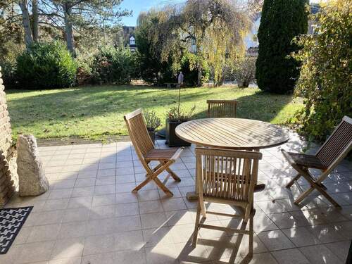 Blick von der Terrasse in den Garten - 5 Zimmer Einfamilienhaus zum Kaufen in Bielefeld
