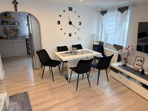 Essplatz mit Durchgang zur Küche - 2 Zimmer Etagenwohnung zur Miete in Mistelgau / Obernsees