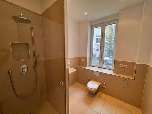 Badezimmer - 2 Zimmer Etagenwohnung in Wiesbaden