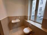 Badezimmer - Etagenwohnung mit 76,30 m&sup2; in Wiesbaden zur Miete