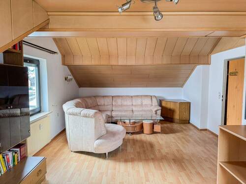 Wohnzimmer - 2 Zimmer Etagenwohnung zum Kaufen in Kümmersbruck