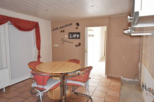 Küche mit Terrassentür - 4 Zimmer Doppelhaushälfte in Garz / Rügen