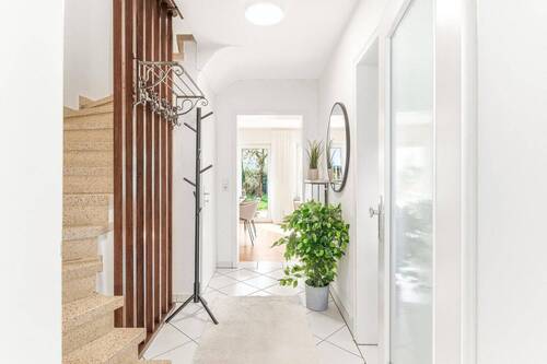 Flur - 6 Zimmer Reihenmittelhaus in Neu-Ulm