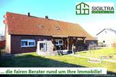 Bild 1 - Großes Grundstück. Starke Lage. Neue Möglichkeiten. Einfamilienhaus auf 1.090 m² in zentraler Lage von Esterwegen - provisionsfrei unter 200.000 &