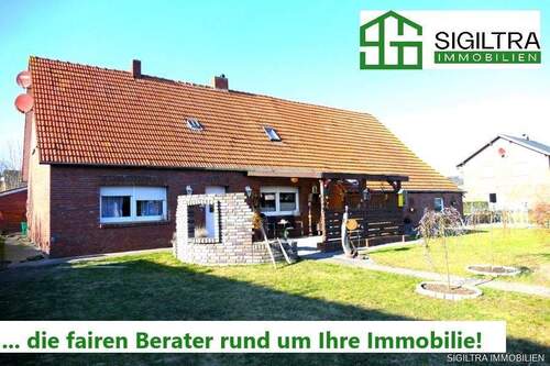 Bild 1 - Großes Grundstück. Starke Lage. Neue Möglichkeiten. Einfamilienhaus auf 1.090 m² in zentraler Lage von Esterwegen - provisionsfrei unter 200.000 &