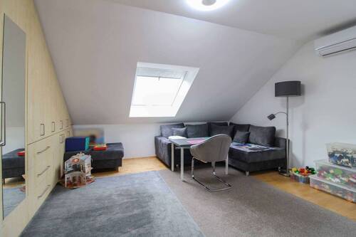 Schlafzimmer III, 2.OG - 