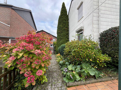 Durchgang Garten zur Straße - 