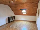 Zimmer im Dachgeschoss - 