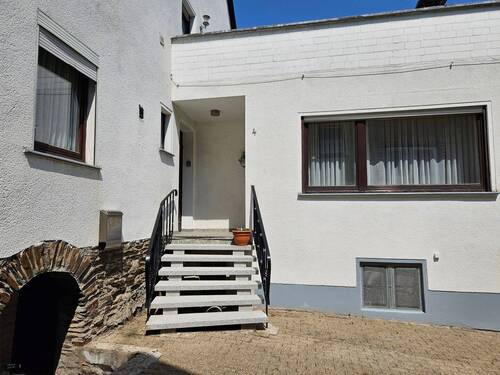 Interessantes Anwesen mit 2 Stellplätzen - Reihenendhaus mit 130,00 m&sup2; in Klotten zum Kaufen