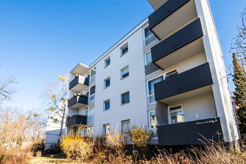 Fassade 1 - Investieren im grünen Süden: Effiziente 2,5-Zimmer-Wohnung + mit 90 m² + Balkon + PROVISIONSFREI