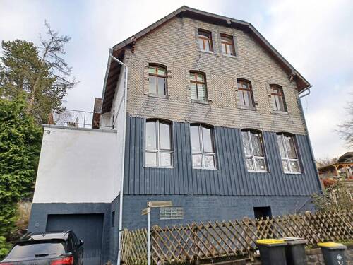 Straßenansicht - 7 Zimmer Einfamilienhaus zum Kaufen in Fensdorf