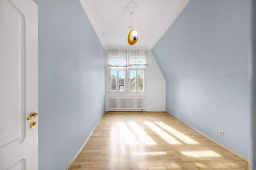 EINLADENDES SCHLAFZIMMER - 