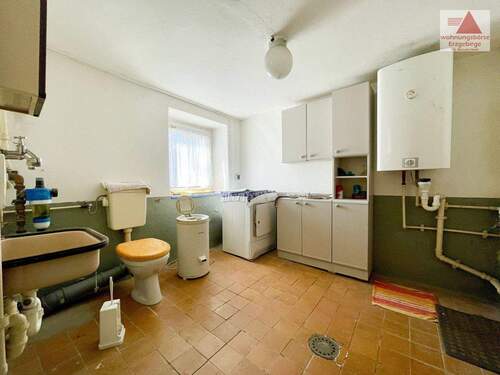 Hauswirtschaftsraum mit WC EG - 