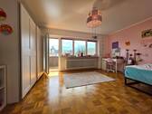 Schlafzimmer mit Balkon im OG - 