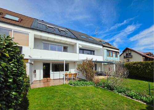 Gepflegter Garten, neues Dach mit Solarheizung - Familientraum: modernisiertes Reihenhaus in Putzbrunn-Waldkolonie