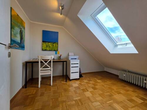 Büro im DG mit neuem Dachfenster und Trockenbau - 