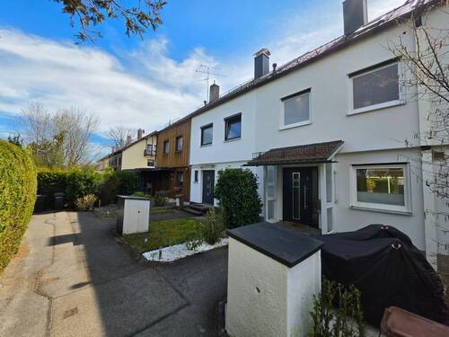 Hausansicht mit Fahrradständer - 