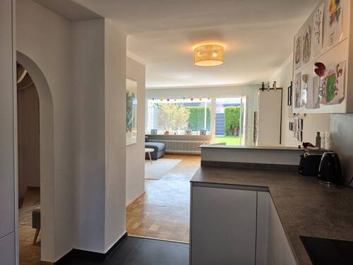 Schicke und offene Einbauküche - Reihenmittelhaus mit 121,00 m&sup2; in Putzbrunn zum Kaufen