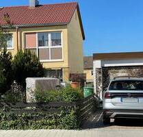 Doppelhaushälfte mit Garage in zentrumsnaher Lage - Neustadt an der Aisch Doppelhaushälfte mit Garage in zentrumsnaher Lage - Neustadt an der Aisch