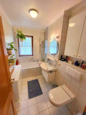 Bad mit Fenster - 