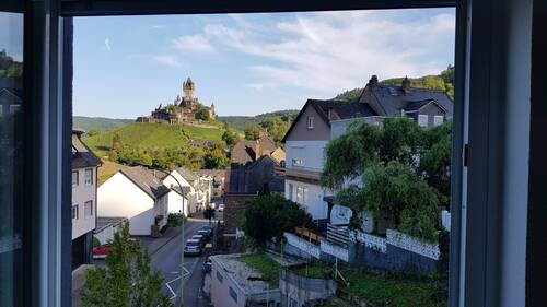 Herzerfreuender Burgblick aus dem Wohnbereich - 2 Zimmer Etagenwohnung zur Miete in Cochem