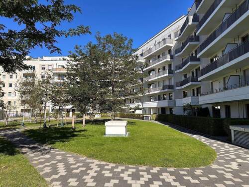 Hausanlage - 3.JPG - Modernes Studio-Apartment mit Terrasse in Lichtenberg, vermietet.