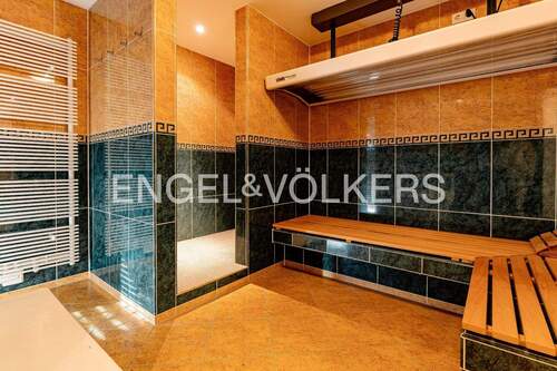 Wellnessbereich mit Sauna - 