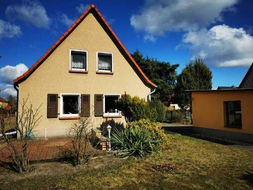 Giebelansicht zum Garten - 4 Zimmer Einfamilienhaus zum Kaufen in Lauta