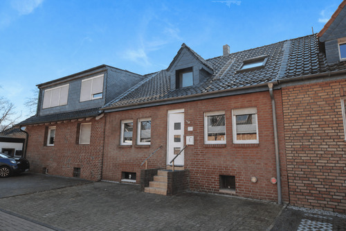 Frontansicht - Familienfreundliches Einfamilienhaus mit Gestaltungspotential im Dachgeschoss