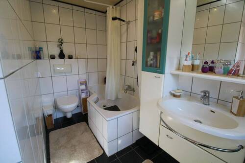 Badezimmer EG - 4 Zimmer Einfamilienhaus zum Kaufen in Dinslaken