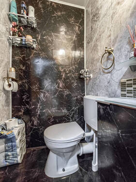 WC - 