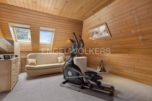 Zimmer im Dachgeschoss - 