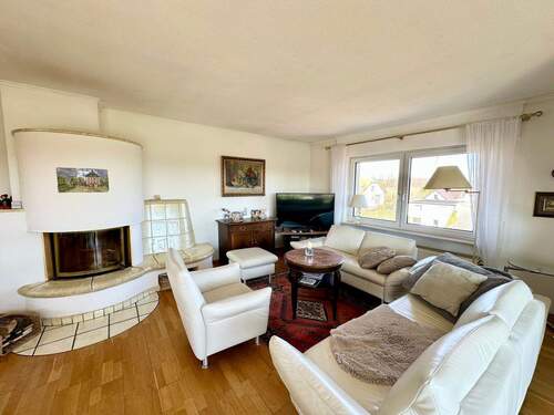 großes und sehr helles Wohnzimmer - 