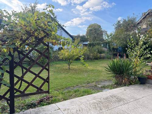 Blick von Terrasse - Einfamilienhaus mit 163,00 m&sup2; in Mettmann zum Kaufen