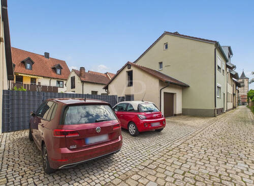 Stellplätze und Garage - 