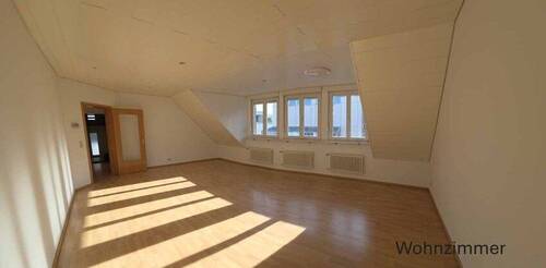 Wohnzimmer Blick zur Tür - 