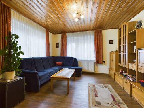 Wohnzimmer 1.OG - Familienhaus mit großem Inneren und kleinem Garten in ruhiger Lage.