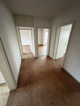 Flur - 4 Zimmer Etagenwohnung zum Kaufen in Amberg