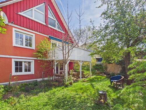 Garten und Rückansicht des Hauses - 
