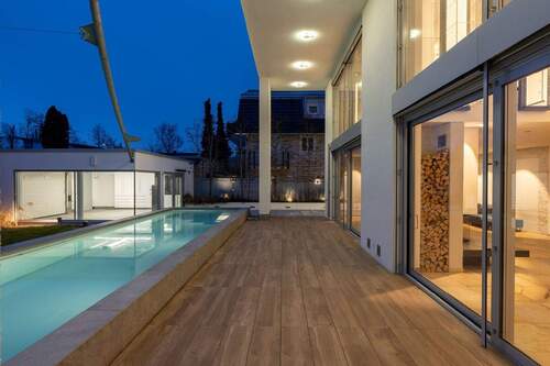 Pool - 6 Zimmer Einfamilienhaus zum Kaufen in München