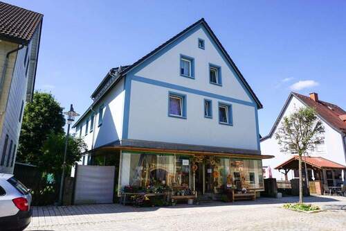 Ansicht straßenseitig - Mehrfamilienhaus, Wohnhaus in Bischofsgrün