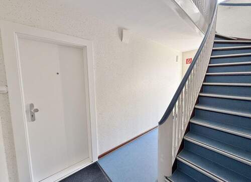 Treppenhaus / Wohnungseingang - Etagenwohnung mit 59,00 m&sup2; in Bremen zum Kaufen