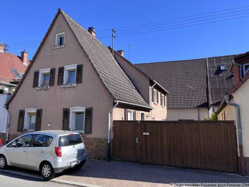 1 Straßenansicht - 1-Fam.-Haus mit Hof und Scheune in Edingen-Neckarhausen - 100-4053