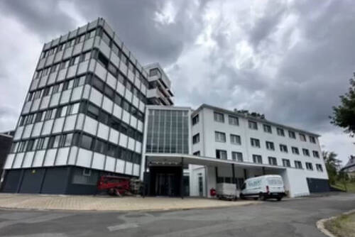 01_IMG_4499.jpg - Bürogebäude Praxis und Gewerbefläche mit Lagerräumen