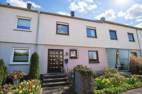 Aussenansicht - Ihr neues Zuhause: Reihenmittelhaus mit Garten und Garage in Wörth am Rhein