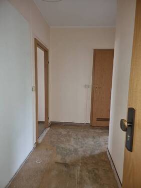 Flur - Etagenwohnung mit 69,00 m&sup2; in Crimmitschau zum Kaufen