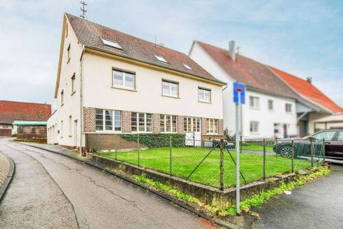 Haus Seitenansicht - 8 Zimmer Mehrfamilienhaus, Wohnhaus zum Kaufen in Bisingen