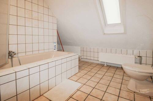 Badezimmer DG - Mehrfamilienhaus, Wohnhaus mit 213,40 m² in Bisingen zum Kaufen